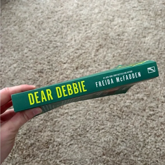 Dear Debbie by Freida McFadden paperback thriller book - Picture 3 of 5